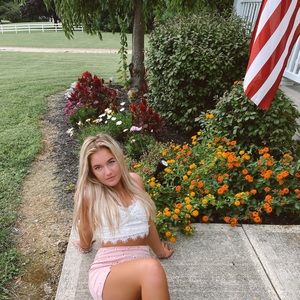 Meet your Posher, Abbi